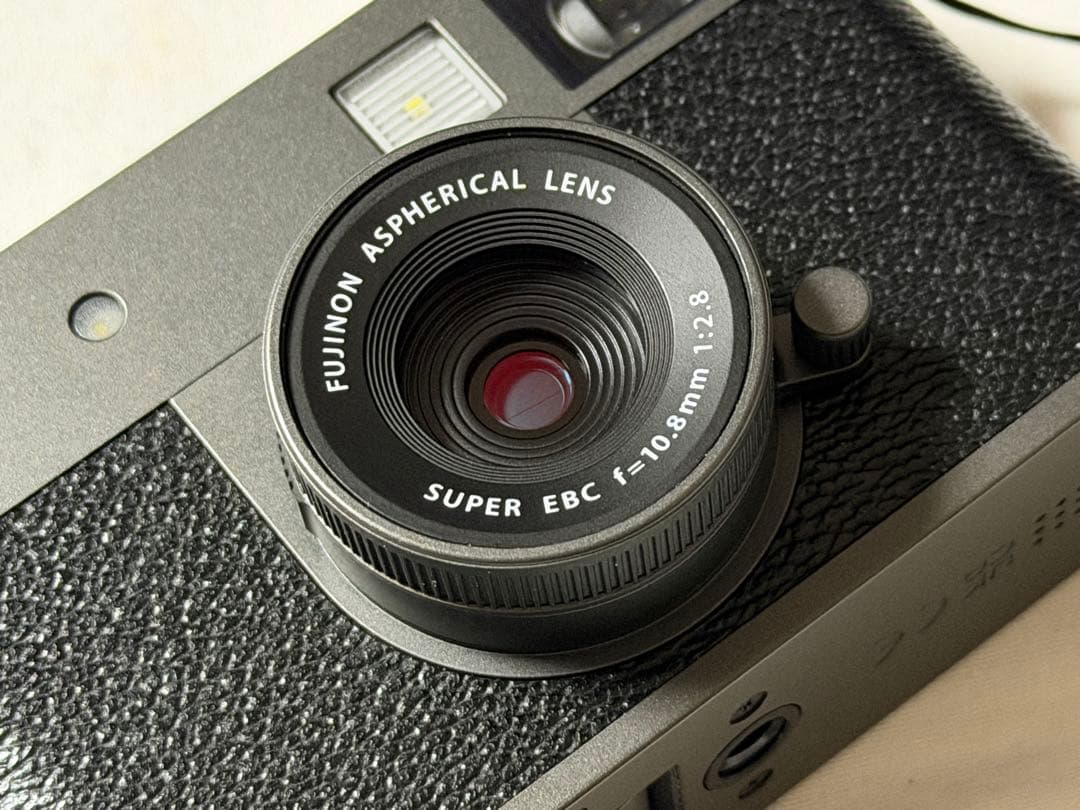 Fujifilm X-half チャコールシルバー SmaiiRigフィルター付