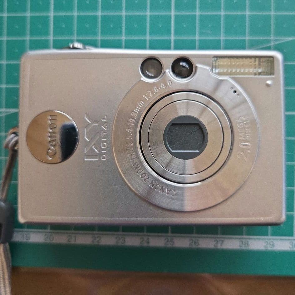 Canon IXY コンパクトデジタルカメラ200a