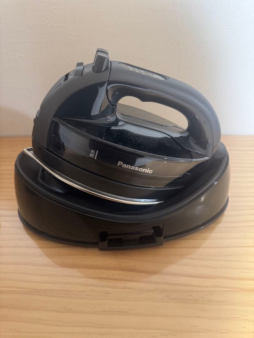 Panasonic スチームアイロン 黒 NI-WL709-K 2025年製