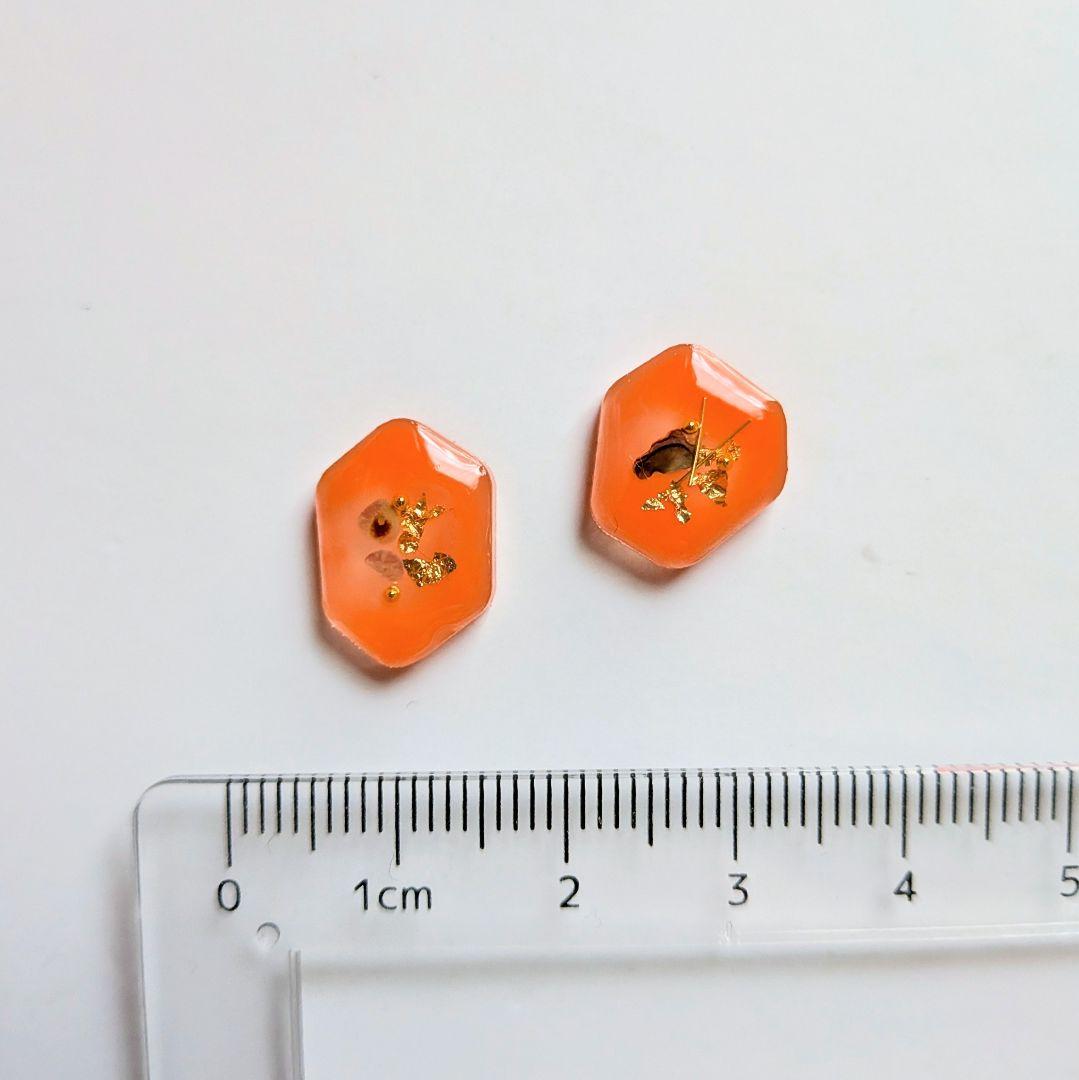 #059 ハンドメイドピアス　イヤリング　レジン　ゴールド　モノトーン