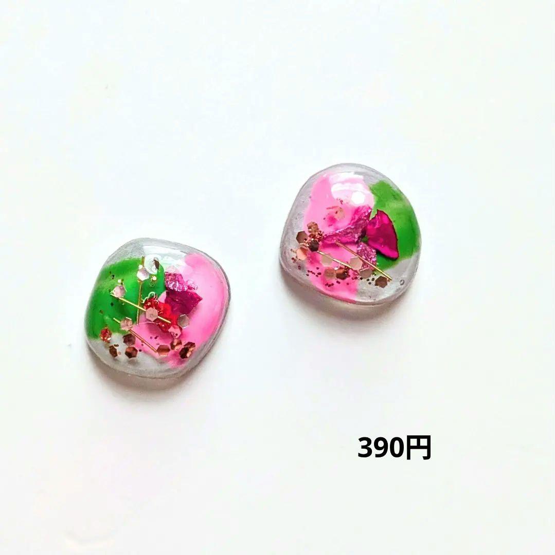 #059 ハンドメイドピアス　イヤリング　レジン　ゴールド　モノトーン