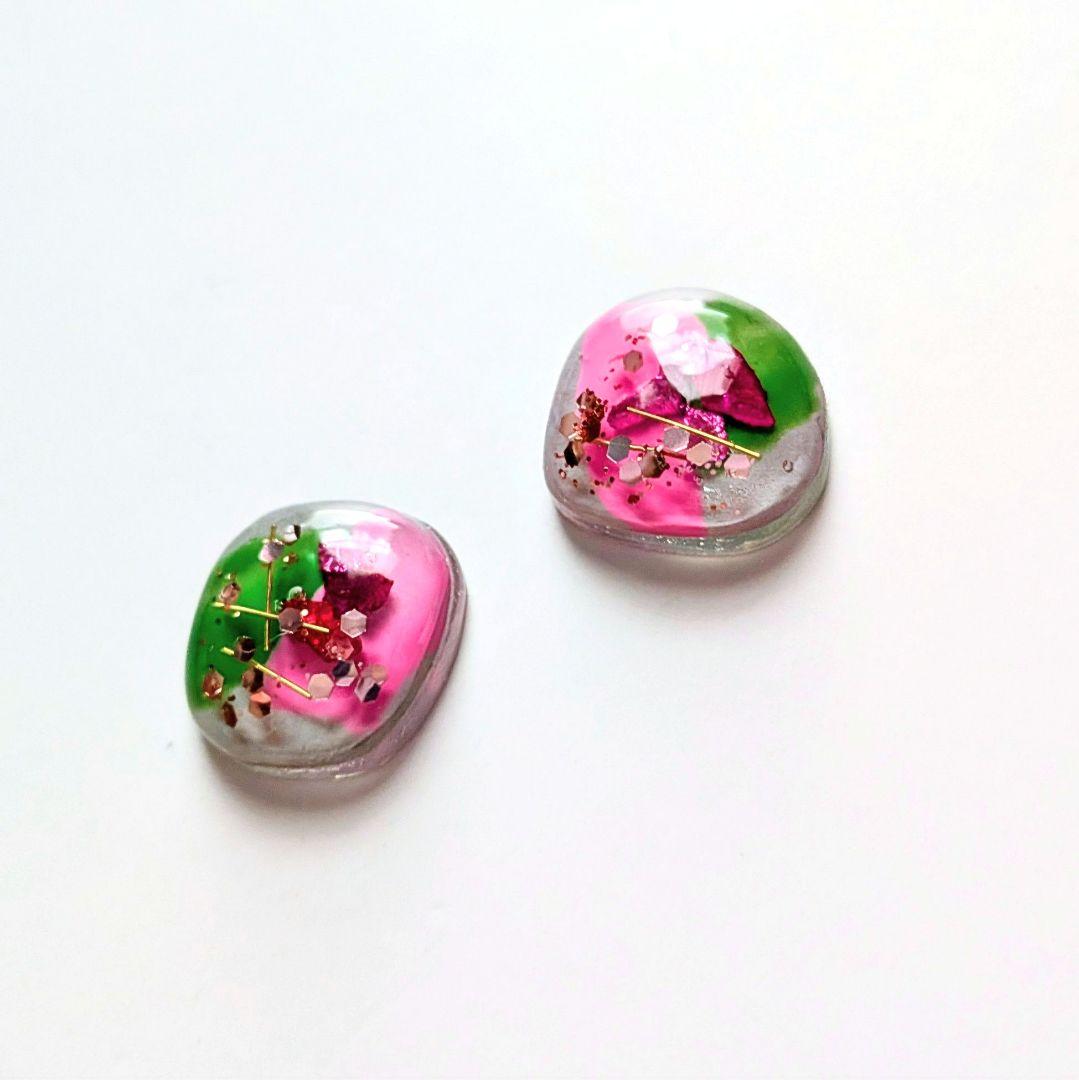 #059 ハンドメイドピアス　イヤリング　レジン　ゴールド　モノトーン