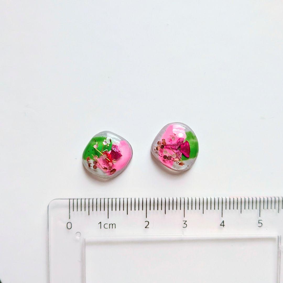 #059 ハンドメイドピアス　イヤリング　レジン　ゴールド　モノトーン