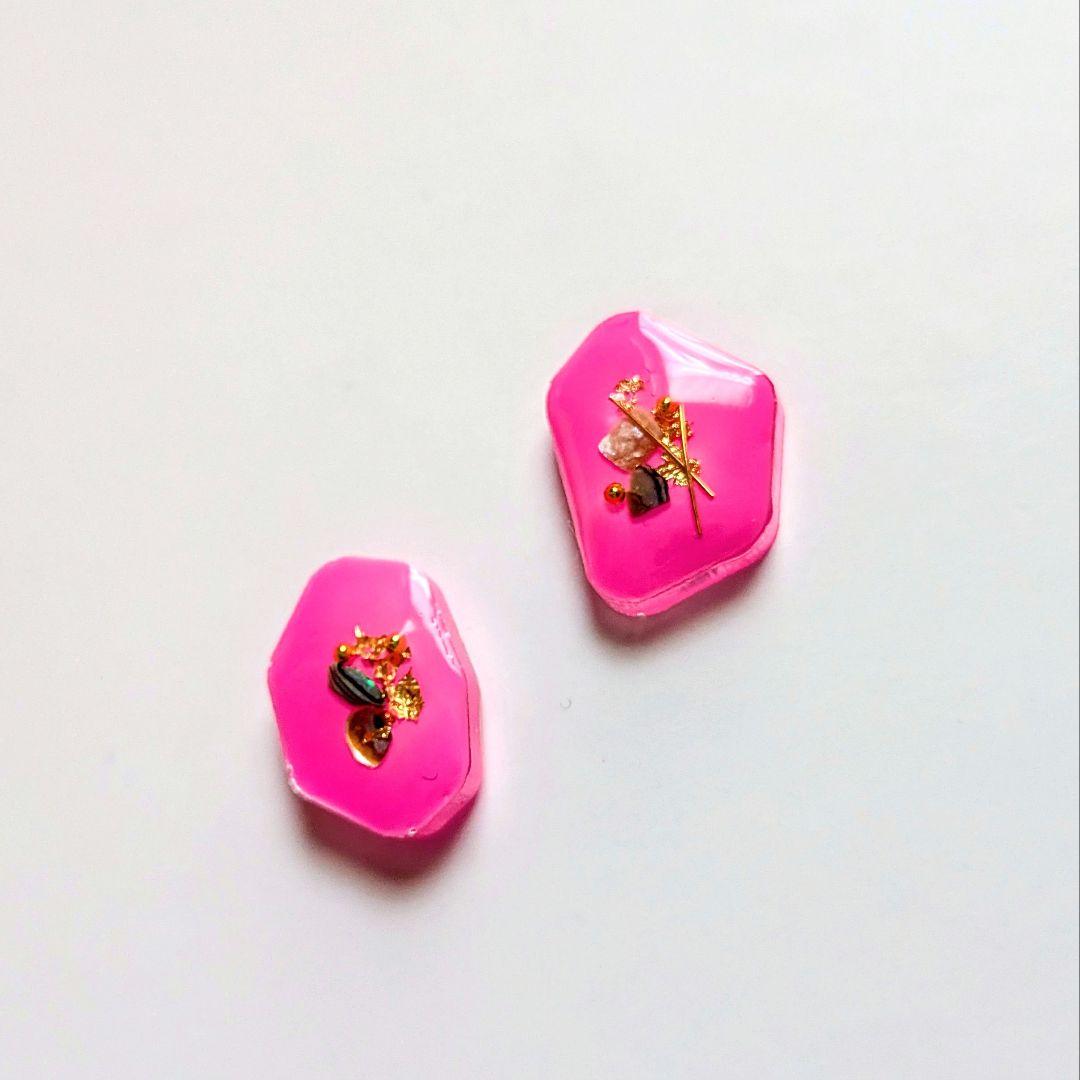 #059 ハンドメイドピアス　イヤリング　レジン　ゴールド　モノトーン