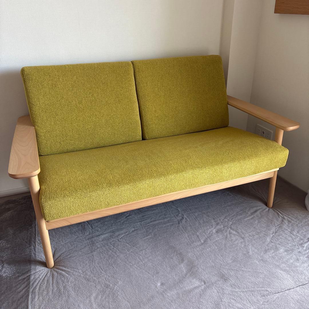 2人掛けソファ　カリモク家具