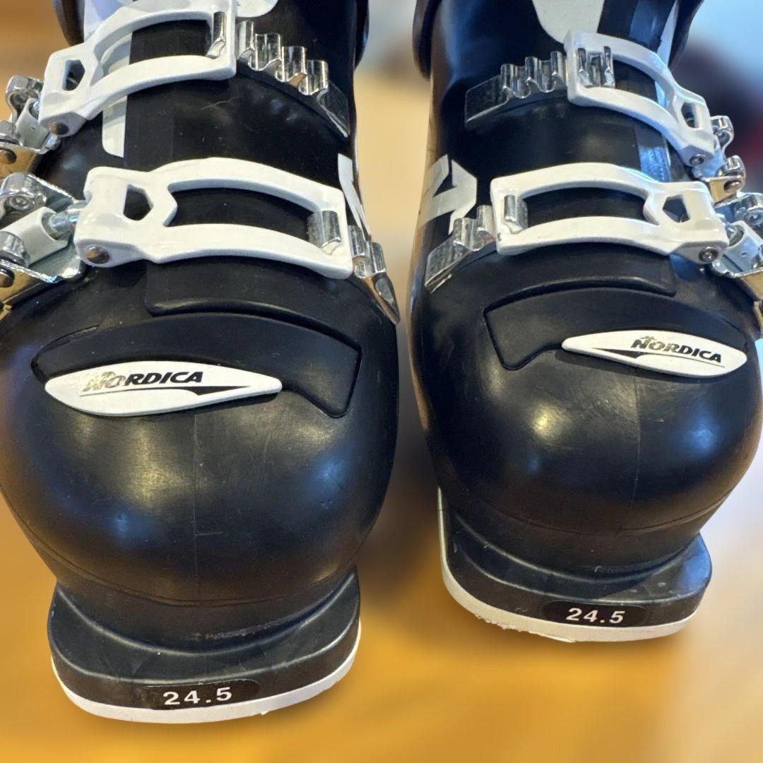 スキーブーツ　レディース　ノルディカ　ブラック　ホワイト　24.0〜24.5