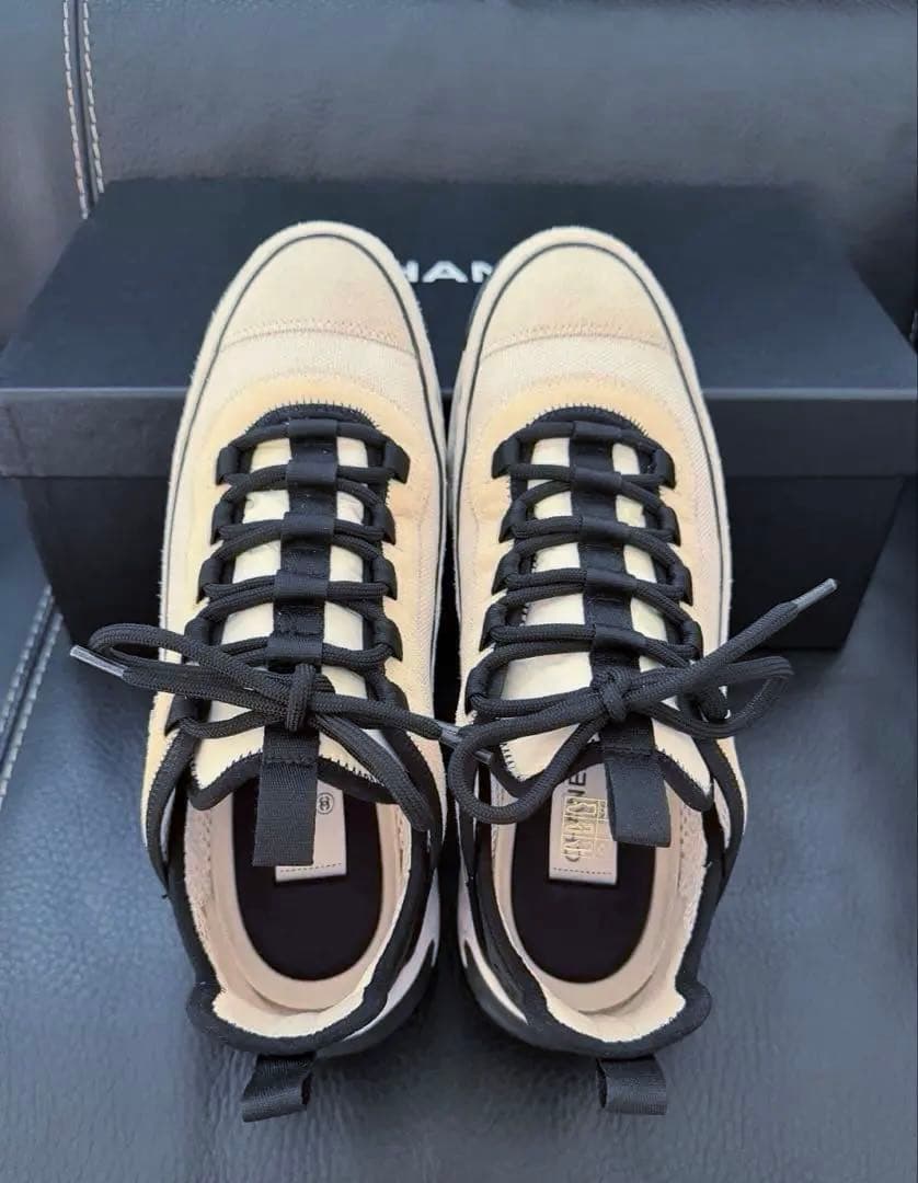 シャネルスニーカー　サイズ４２　　　　　　　　　　　　　リカラー補修しております