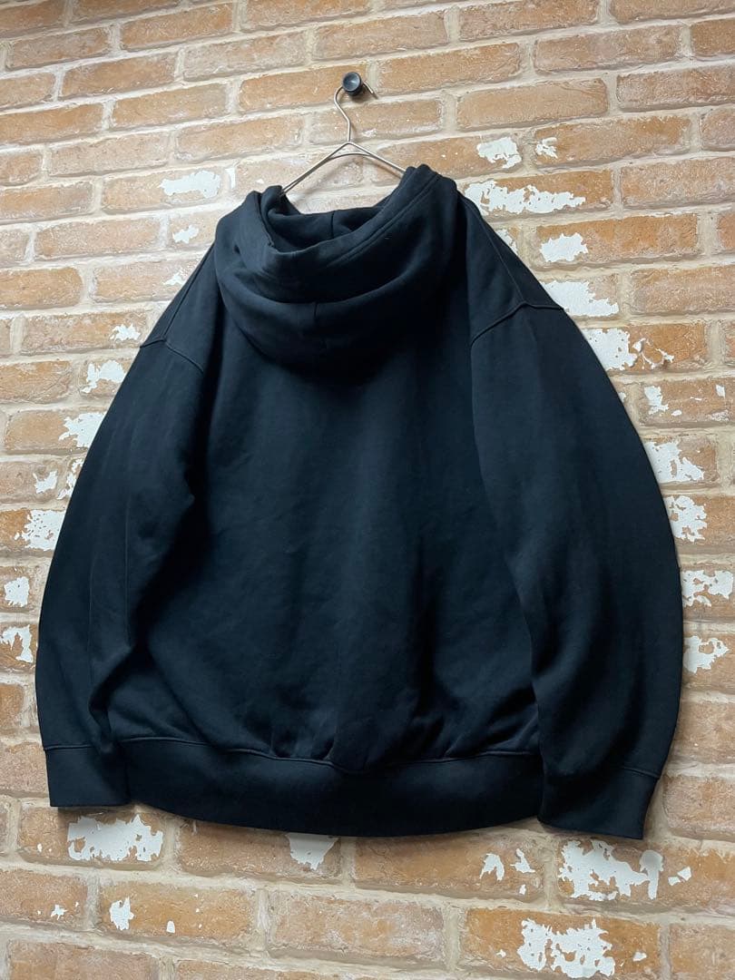 NIKE ナイキ　パーカー　センターロゴ　刺繍　ワンポイント　黒　スウォッシュ