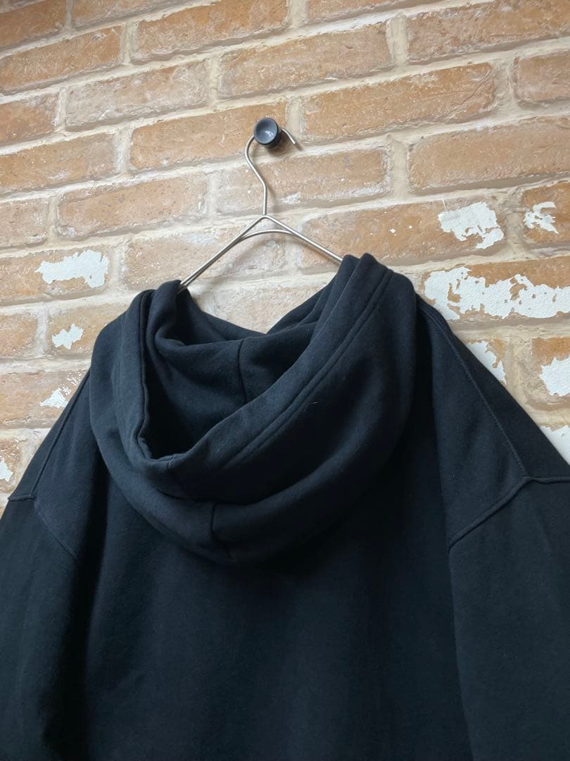 NIKE ナイキ　パーカー　センターロゴ　刺繍　ワンポイント　黒　スウォッシュ