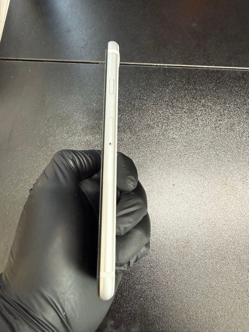 Apple iPhone SE (第2世代) ホワイト　美品