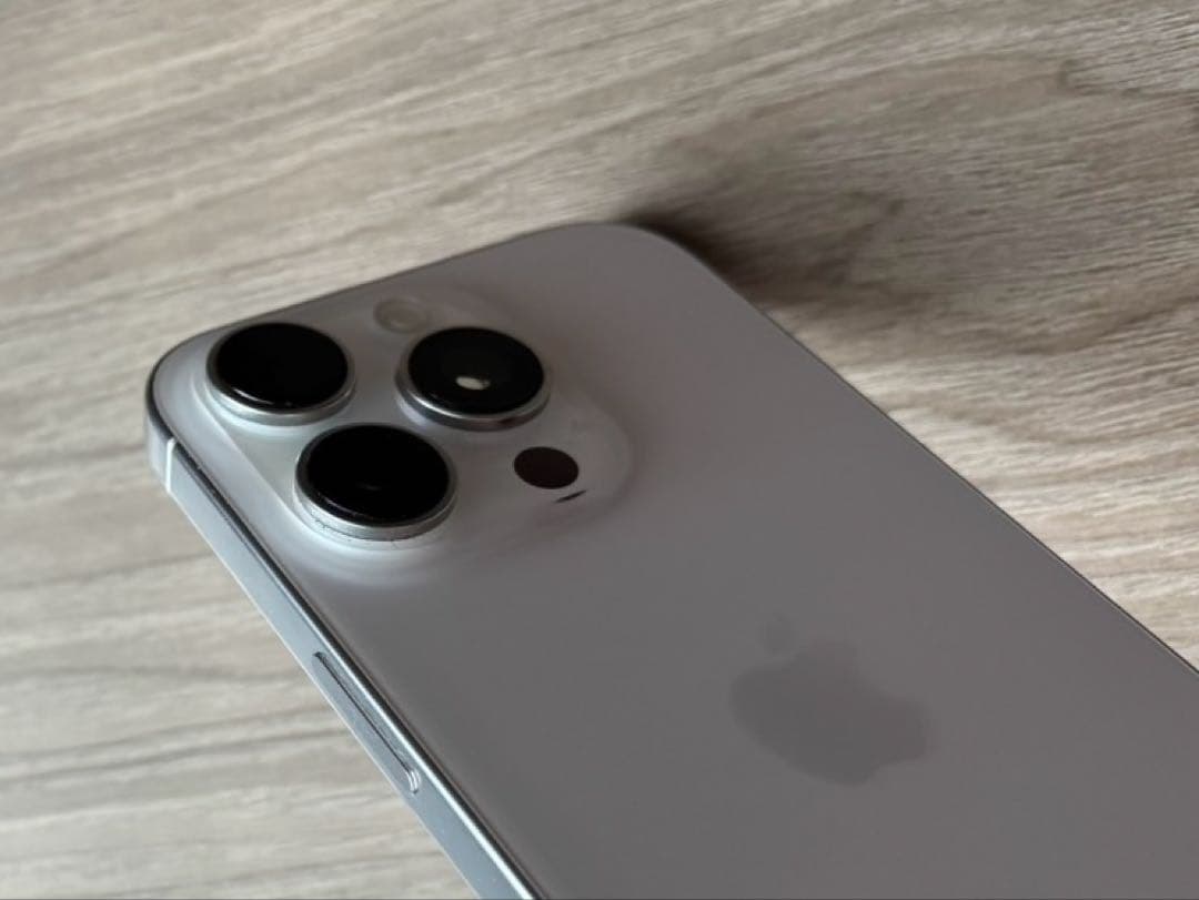 希少！コメント要　美品　iPhone16pro ホワイトチタニウム　1TB