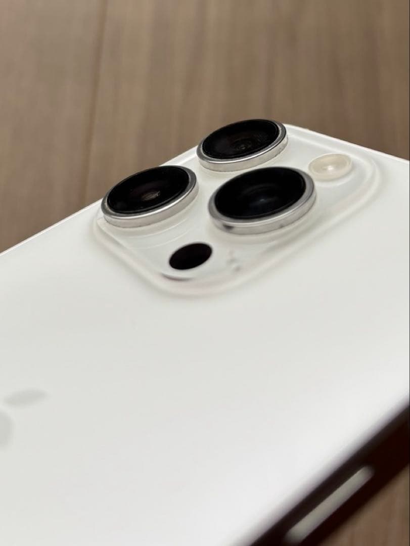 希少！コメント要　美品　iPhone16pro ホワイトチタニウム　1TB