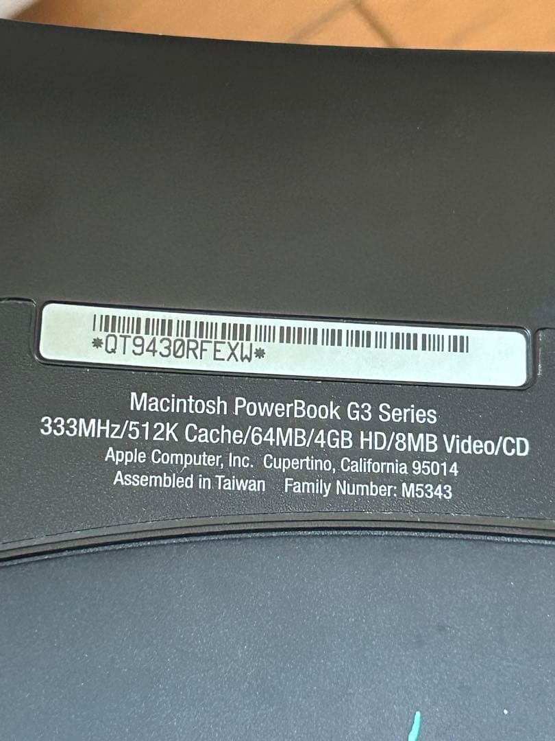 PowerBook G3 (ブロンズキーボード) M5343 Lombard