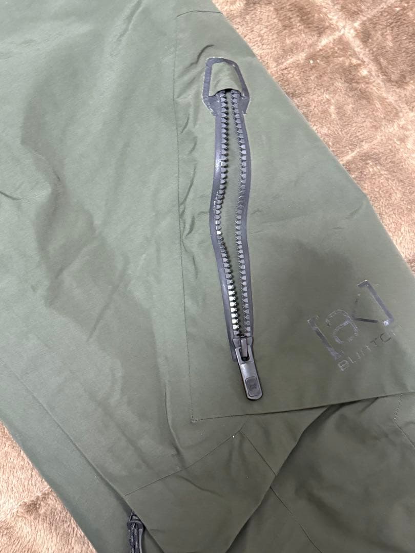Burton ak スノーボードパンツ GORE-TEX カーキ 一部破れあり