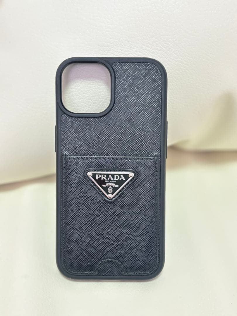 PRADA ブラックレザー iPhone15ケース