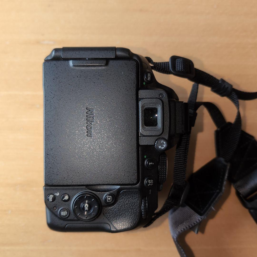 Nikon D5300 と18-140mm ズームレンズのセット