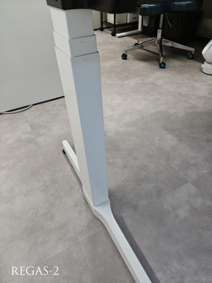 ② オカムラ REGAS 1400W×800D L型水平天板タイプ