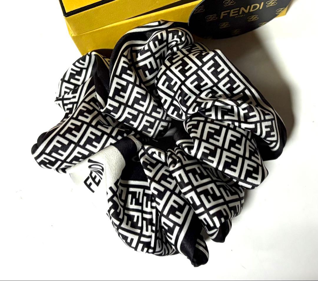 まー！FENDIフェンディ☆ズッカヘアゴムシュシュ&ギフトボックス・リボン