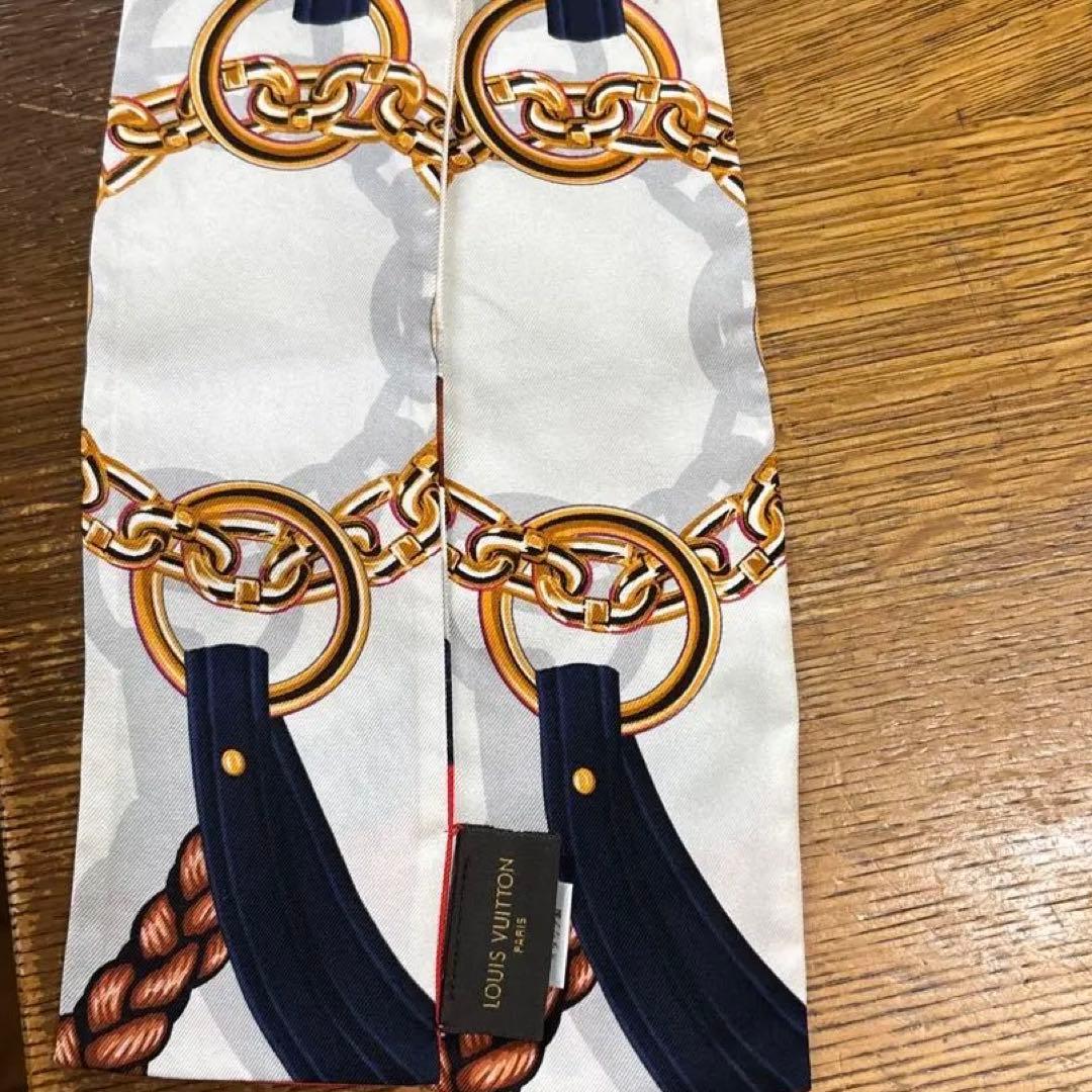 LOUIS VUITTON シルクハンカチ チェーンデザイン