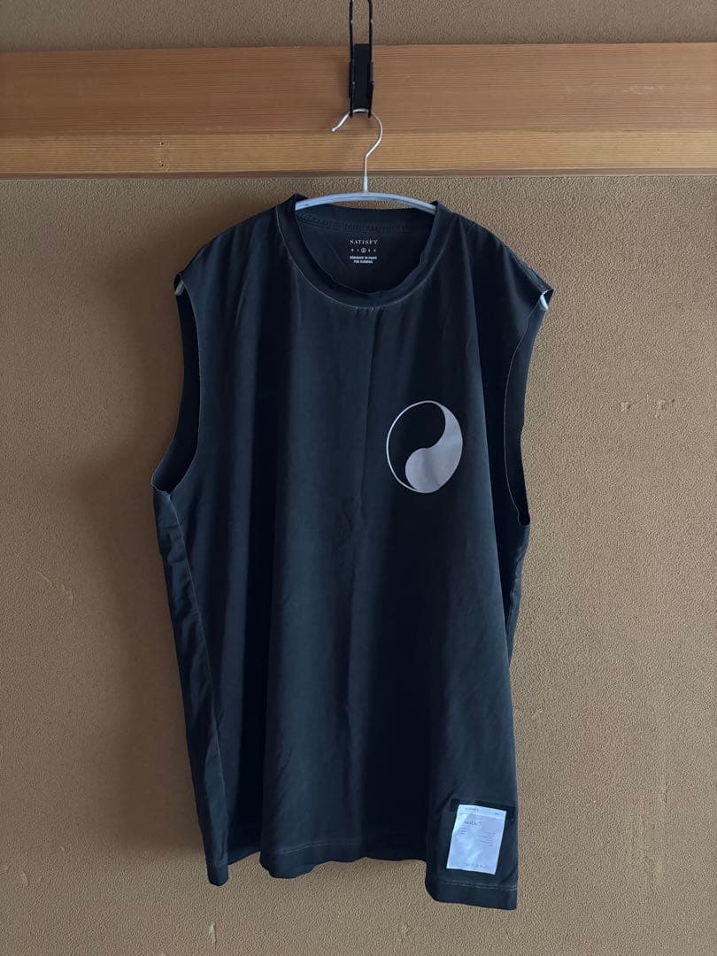 SATISFY ブラック タンクトップ ノースリーブ