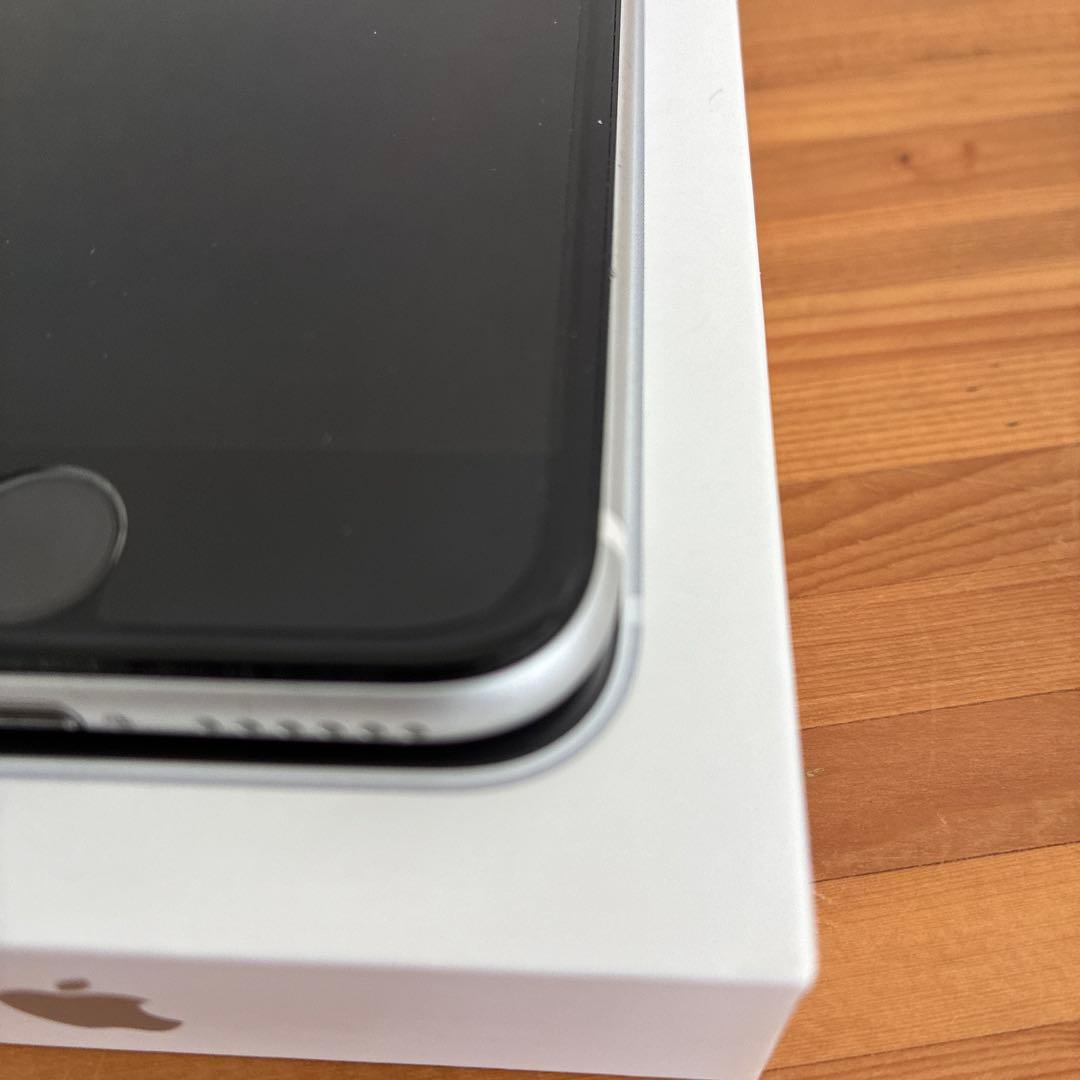 iPhone SE 第二世代ホワイト128GB SIMフリー初期化済み