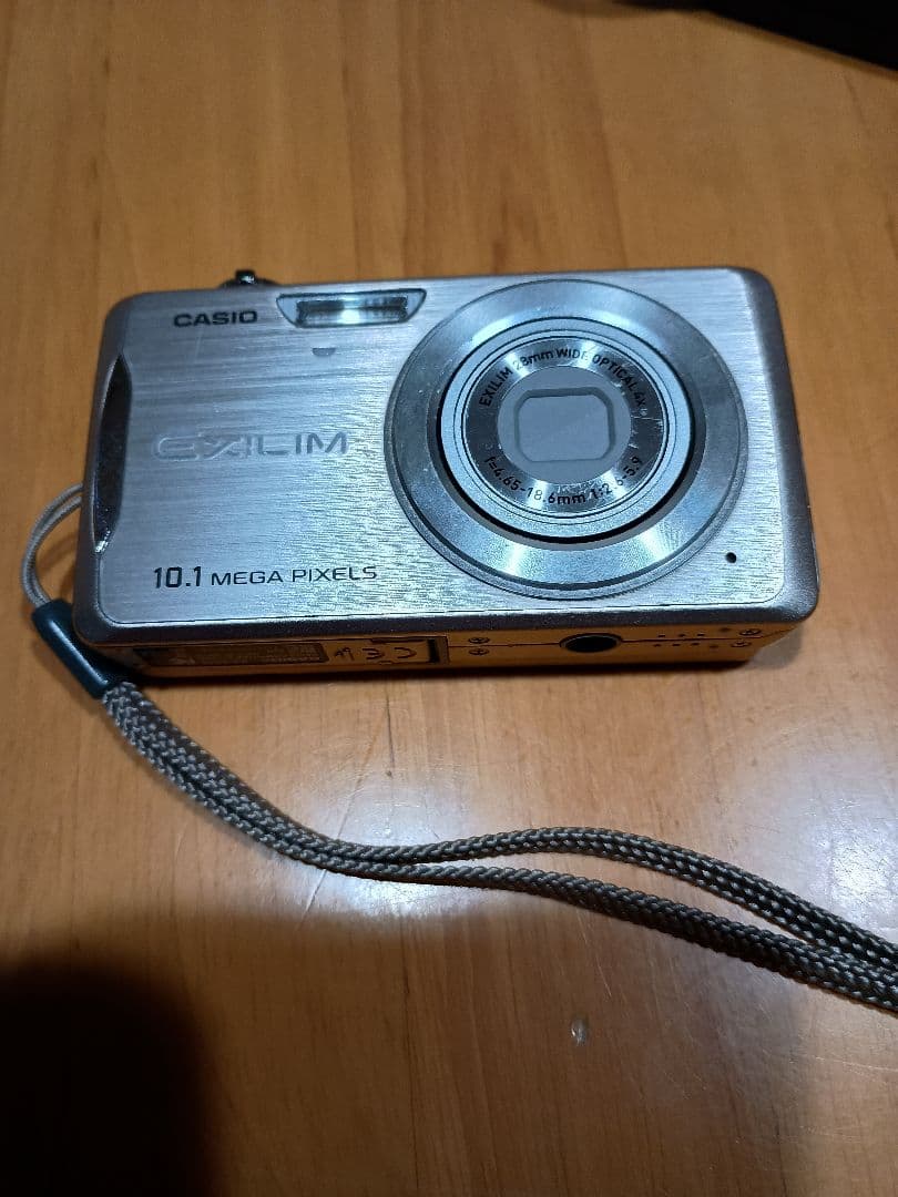 CASIO EXILIM 10.1メガピクセル デジタルカメラ