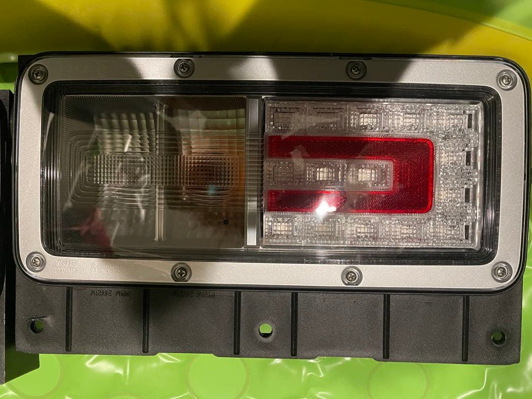 ヒノ　テールランプ