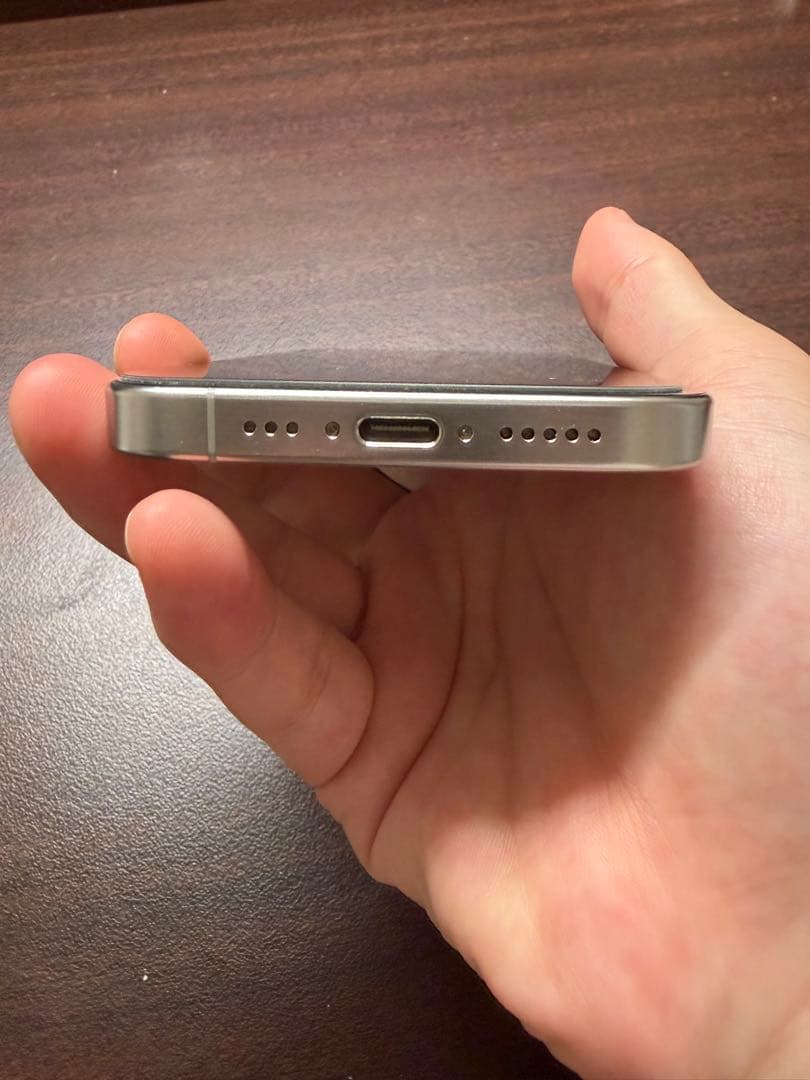 iPhone 15Pro 256GB ホワイトチタニウム simフリー