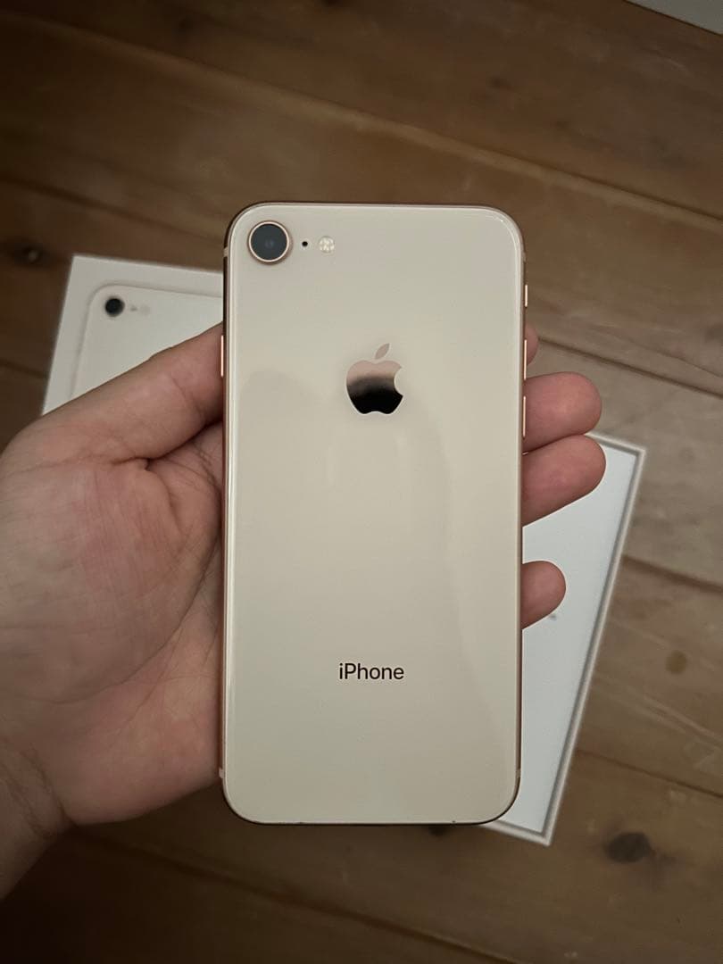 【美品】Apple iPhone 8 64GB ゴールド 本体と箱付き