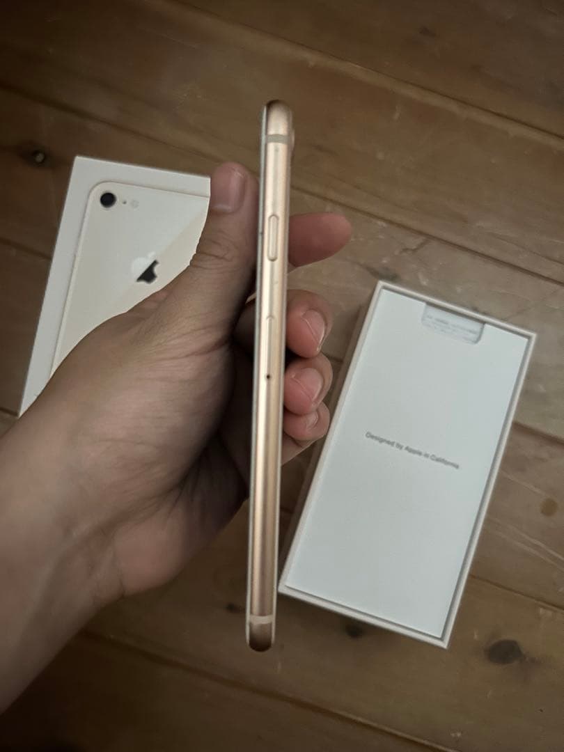 【美品】Apple iPhone 8 64GB ゴールド 本体と箱付き