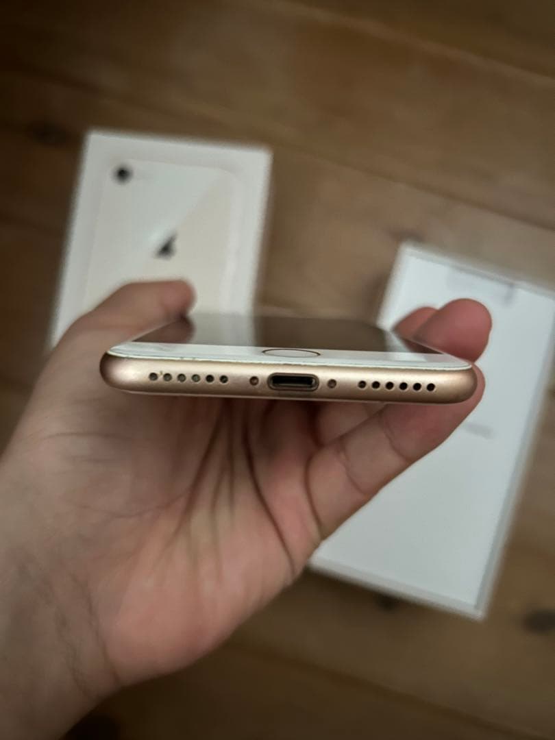 【美品】Apple iPhone 8 64GB ゴールド 本体と箱付き