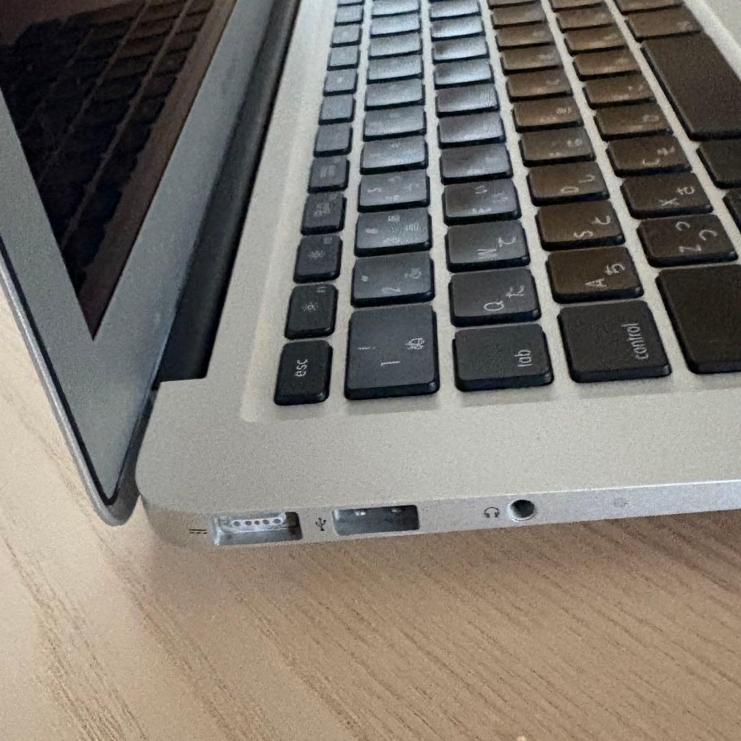 MacBook Air 13インチ 2011年 i7/4GB/SSD 初期化済