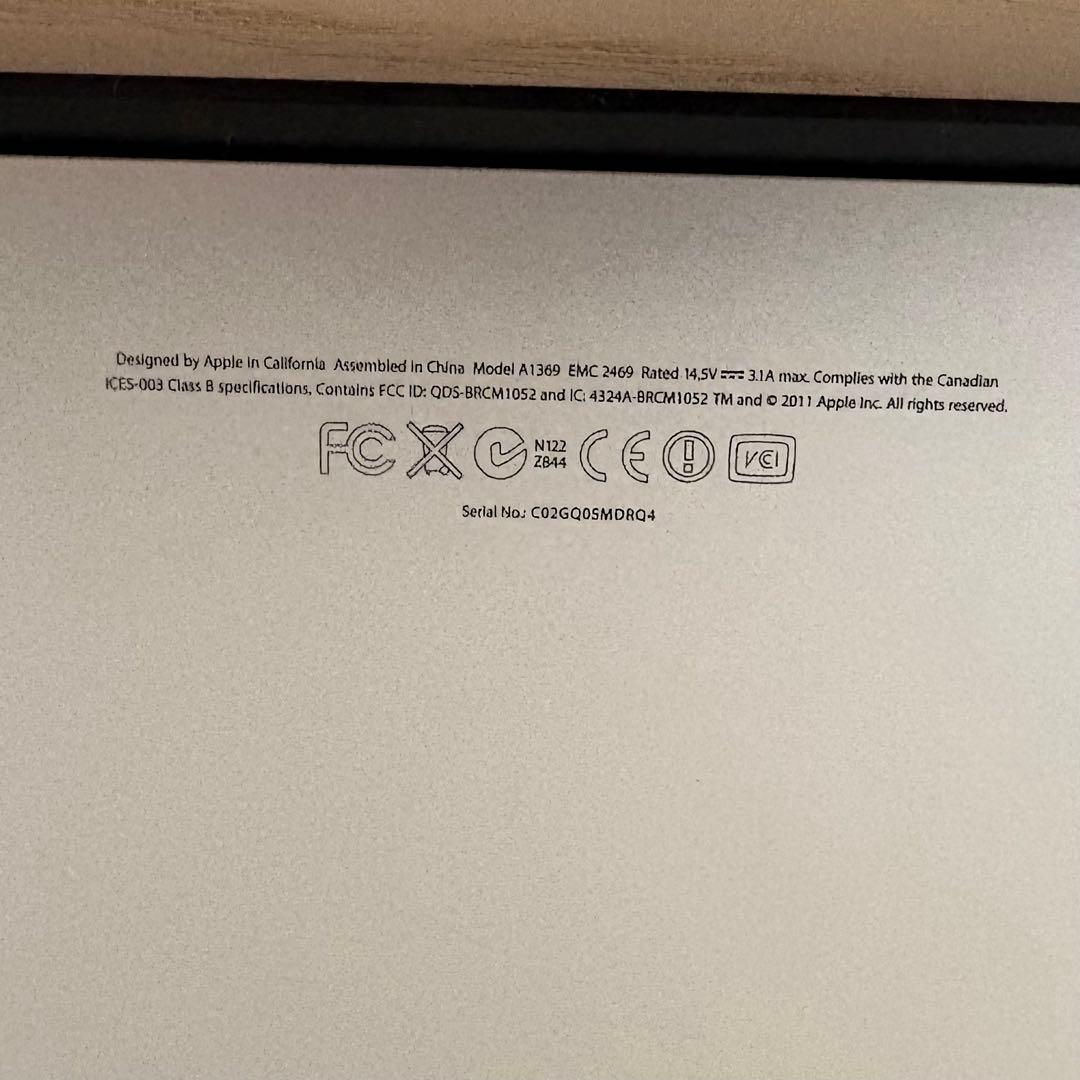 MacBook Air 13インチ 2011年 i7/4GB/SSD 初期化済