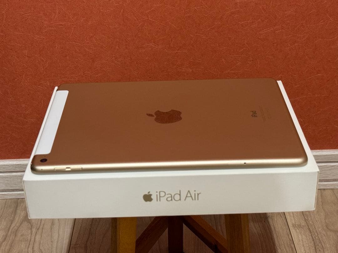 Apple iPad ゴールド 本体　Air 2 64GB セルラー