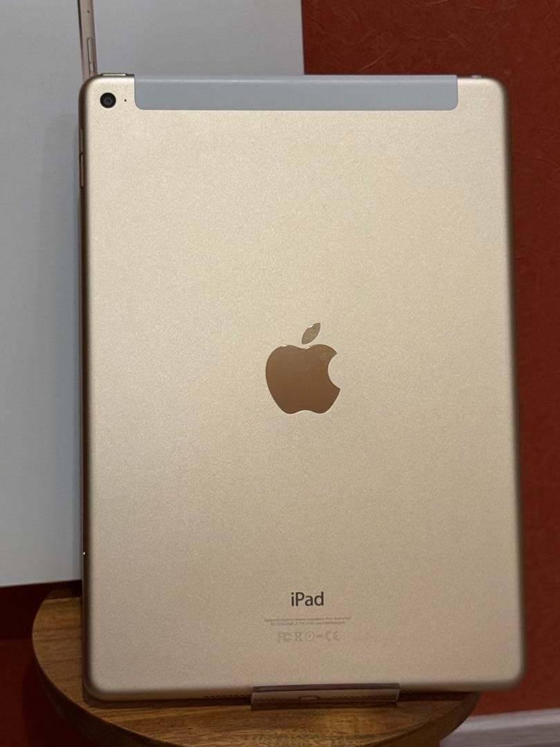 Apple iPad ゴールド 本体　Air 2 64GB セルラー