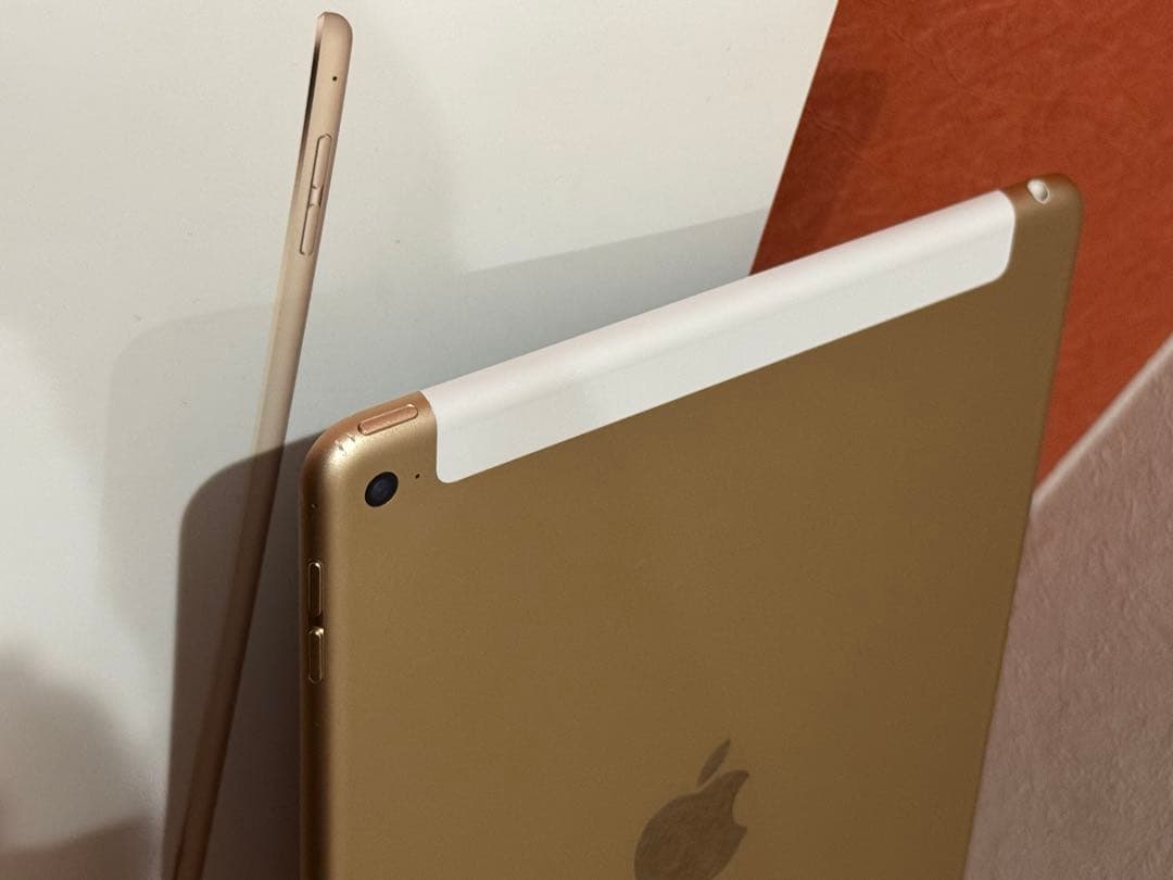 Apple iPad ゴールド 本体　Air 2 64GB セルラー