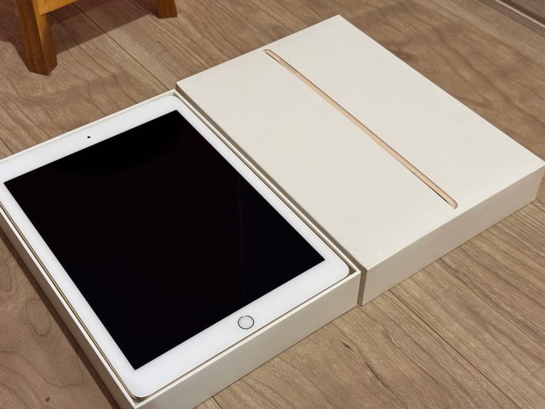 Apple iPad ゴールド 本体　Air 2 64GB セルラー