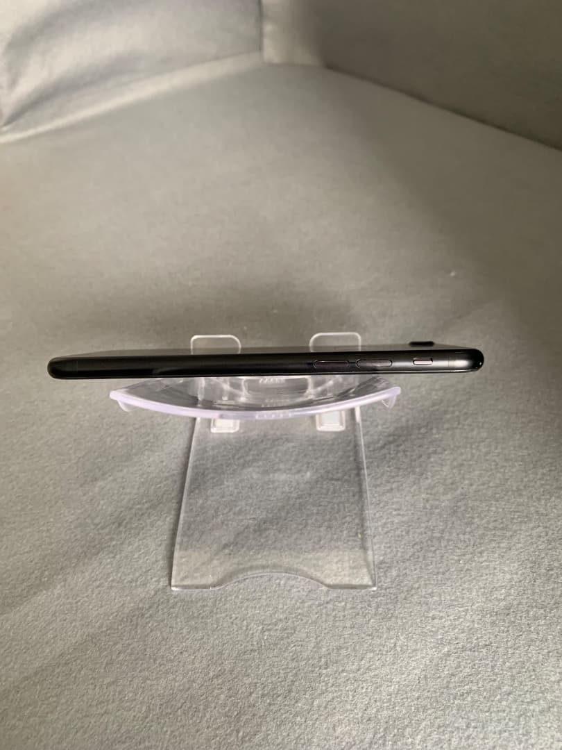 美品　国内版　SIMフリー　iPhone7 128GB ブラック色