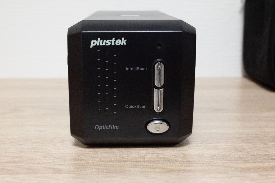 Plustek OpticFilm 8200i Ai 35mmフィルムスキャナー