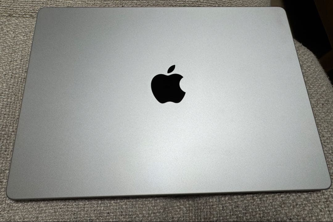 【美品】MacBook Pro M4 14インチ/16GB/512GB/シルバー