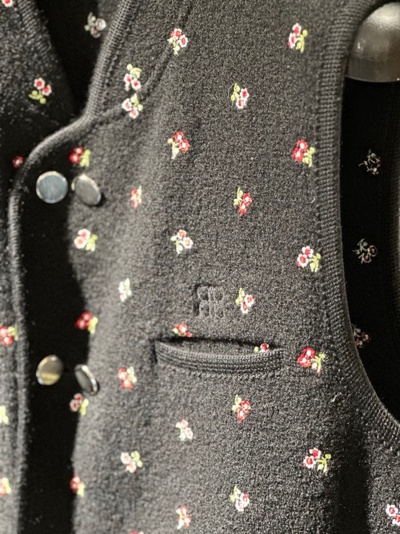 RIER WALKER GILLETブラック花柄ベスト