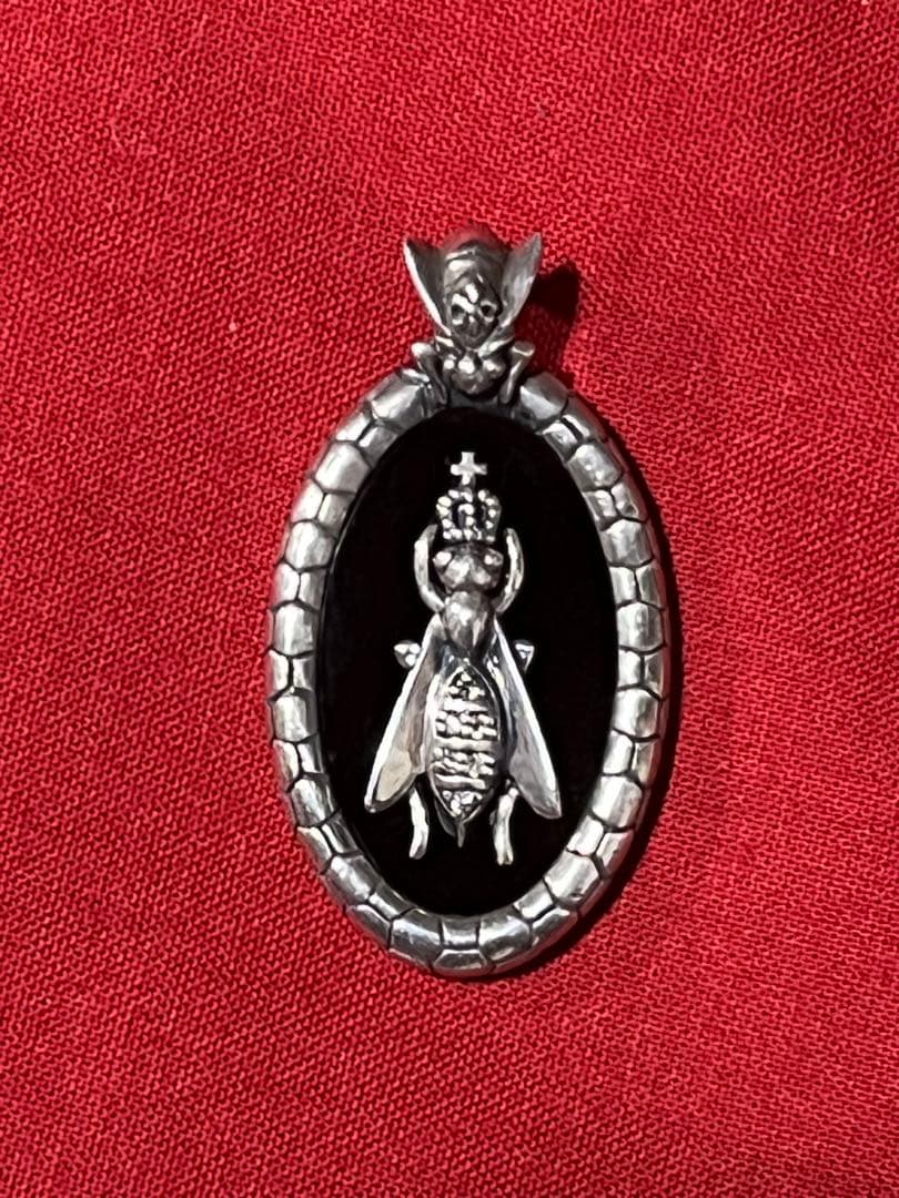 美品!ジャスティンデイビス 女王蜂ペンダント銀製　廃盤・入手困難