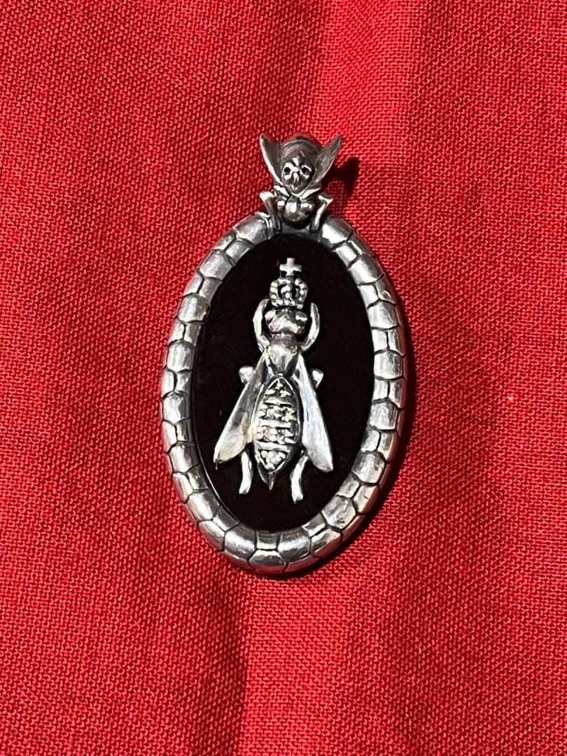 美品!ジャスティンデイビス 女王蜂ペンダント銀製　廃盤・入手困難