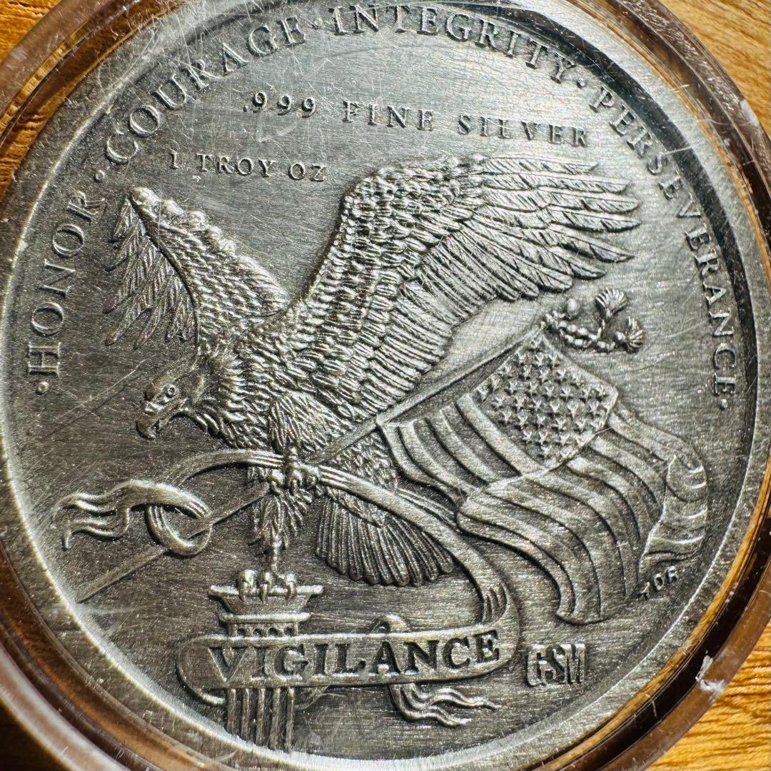 トランプ大統領　1オンス アンティーク銀貨　ハクトウワシと星条旗