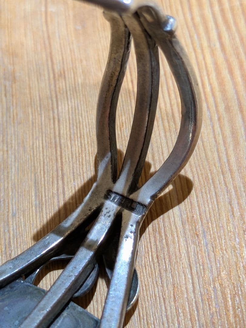 ナバホ　ホワイトバッファロー　サンドキャスト　バングル