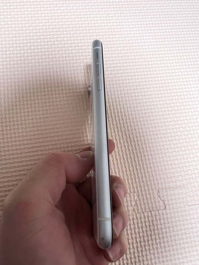 iPhone XR 64GB ホワイト 本体 SIMロック解除