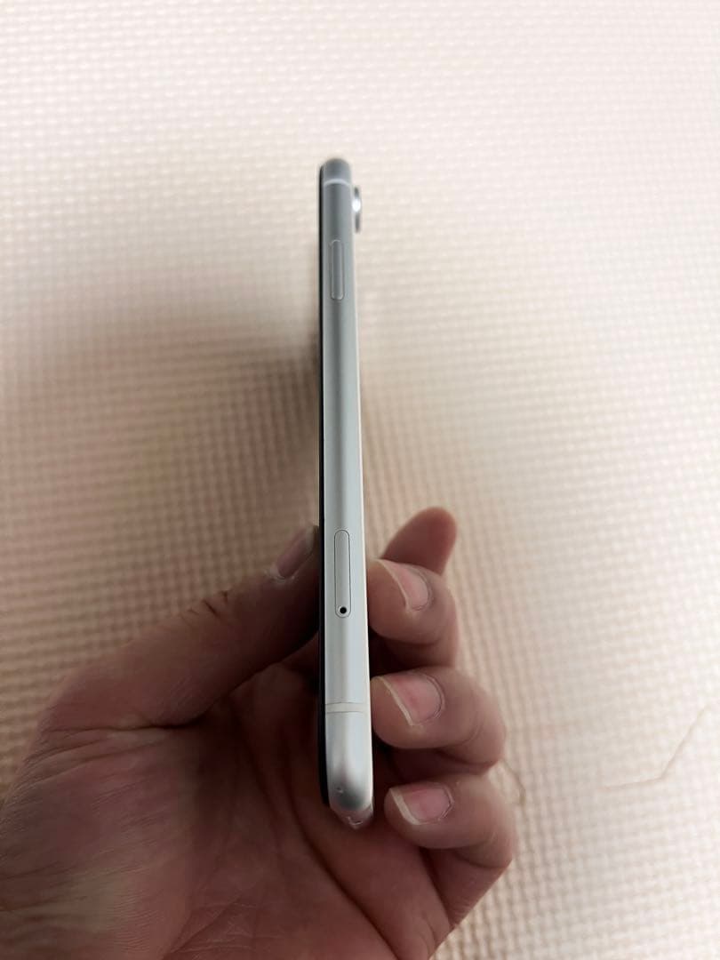 iPhone XR 64GB ホワイト 本体 SIMロック解除