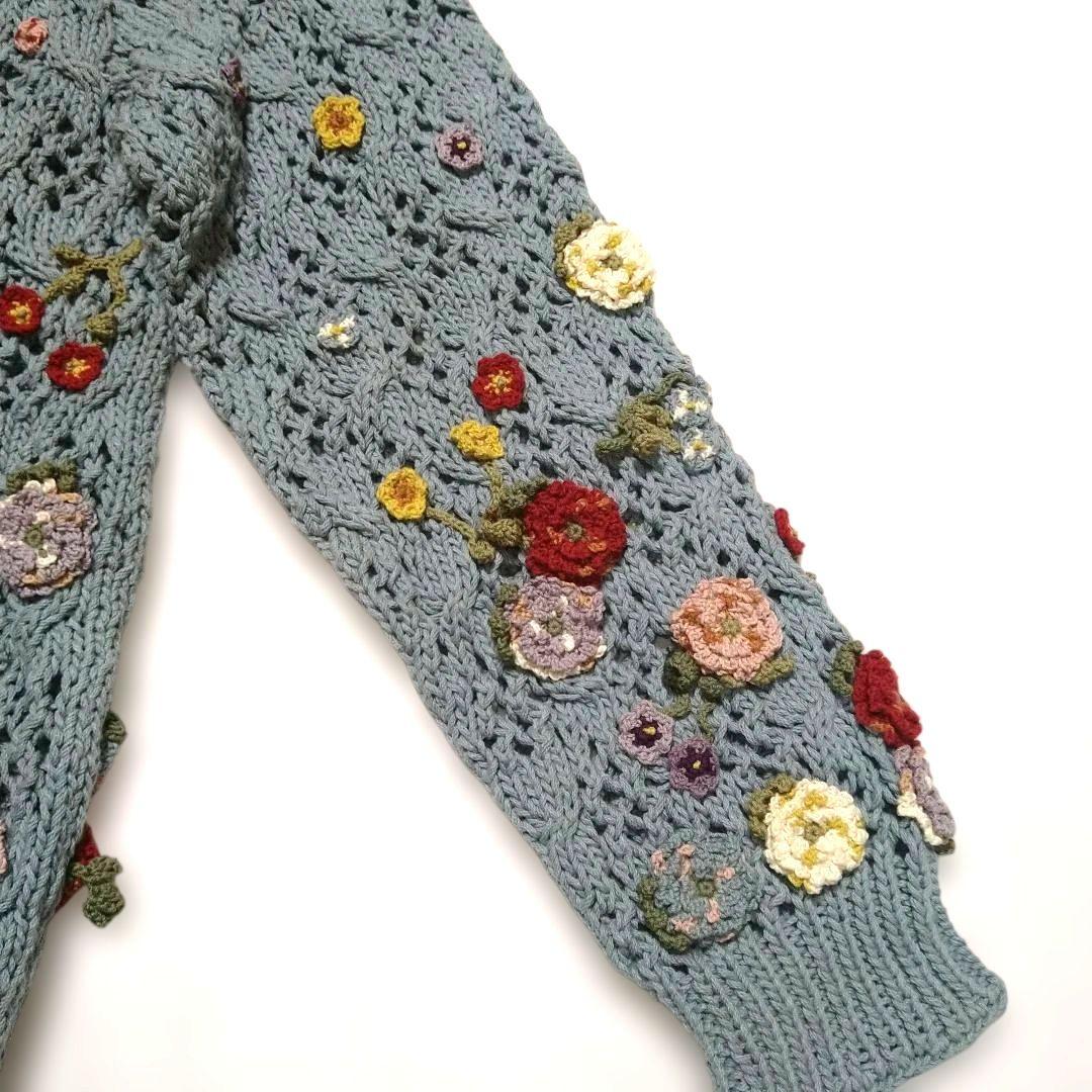 カラフル花モチーフブルーグレーニットセーター カネコイサオ