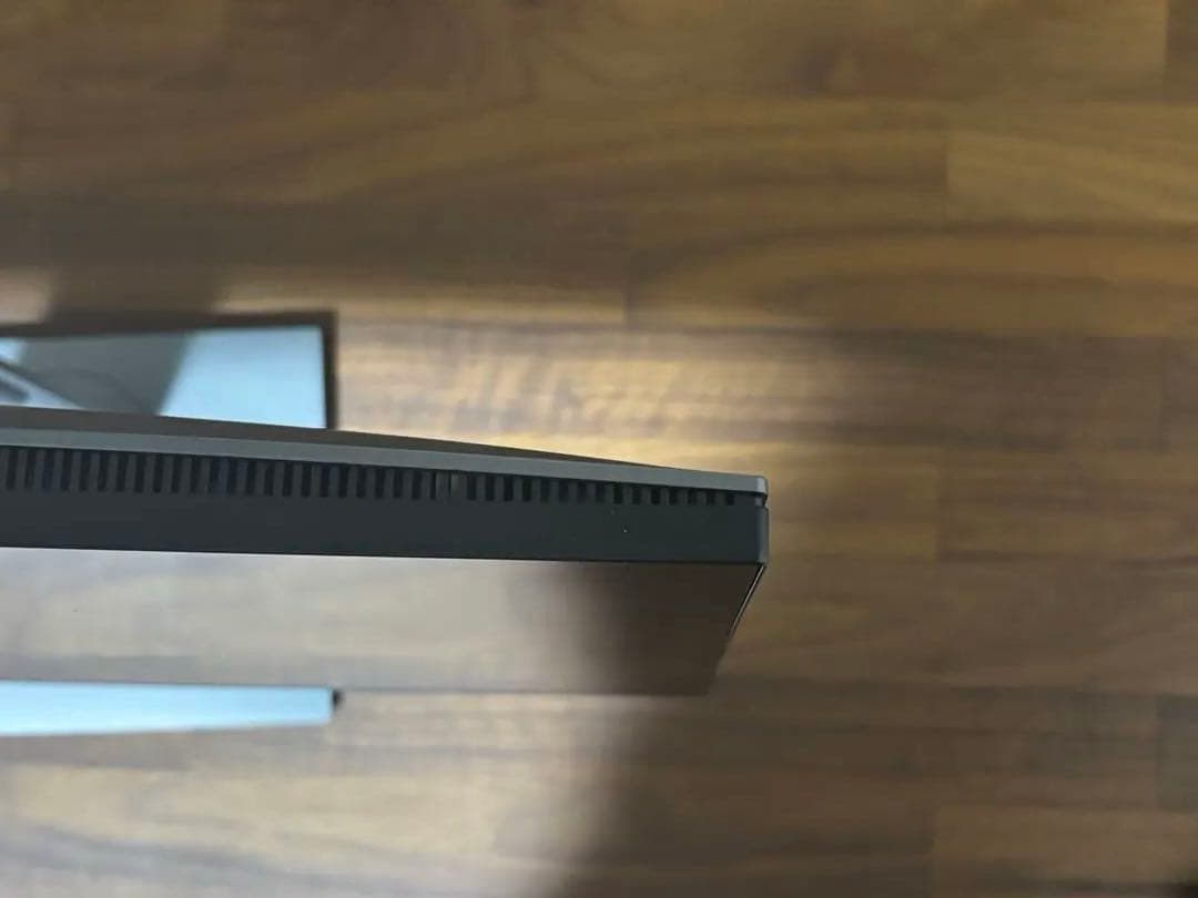 ③DELL U2720QM 27インチ 4Kモニター