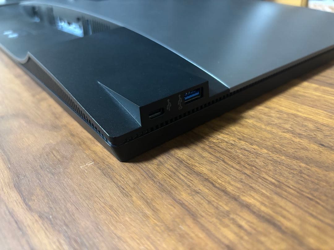 ③DELL U2720QM 27インチ 4Kモニター